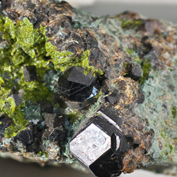 Minerales de la provincia de Alicante. Grupo Granates.