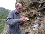 Grupo Mineralógico de Alicante.  Ópalo con Dendritas.Antiguas explotaciones de yesos del Mesiniense en Benejuzar. Alicante 