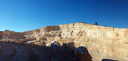 Grupo Mineralógico de Alicante.  Explotación de Áridos. Enguera. Comarca Canal de Navarres. Valencia  