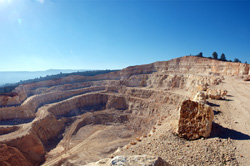 Grupo Mineralógico de Alicante. Explotación de Áridos. Enguera. Comarca Canal de Navarres. Valencia   