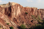 Grupo Mineralógico de Alicante. Antigua explotación de Arcilla. Zona Serratella Moralet. Alicante

  