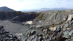 Grupo Mineralógico de Alicante. Cantera los Serranos. Sierra de Albatera. Hondon de los Frailes. Alicante 