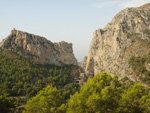 Grupo Mineralógico de Alicante. Explotación de Ofitas en la Sierra de Olta. Calpe. Alicante   