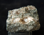 Grupo Mineralógico de Alicante.Analcimas. Explotación de Ofitas en la Sierra de Olta. Calpe. Alicante.  
