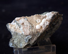 Grupo Mineralógico de Alicante.  Analcimas. Explotación de Ofitas en la Sierra de Olta. Calpe. Alicante.  