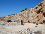 Grupo Mineralógico de Alicante.Afloramiento de Aragonitos. Casas de Ves. Albacete   