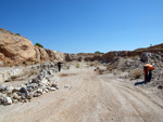 Grupo Mineralógico de Alicante. Afloramiento de Aragonitos. Casas de Ves. Albacete   