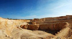 Grupo Mineralógico de Alicante.   Gravera del Barraquero, Hoya Redonda, Enguera . Comarca Canal de Navarrés, València  