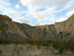 Grupo Mineralógico de Alicante. Canteras de arcilla situadas en la Zona del Pla, junto a la siera de los Tajos. Agost. Alicante