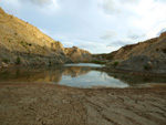 Grupo Mineralógico de Alicante. Canteras de arcilla situadas en la Zona del Pla, junto a la siera de los Tajos. Agost. Alicante