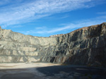 Grupo Mineralógico de Alicante. Explotación de Ofitas. Los Serranos. Albatera. Alicante