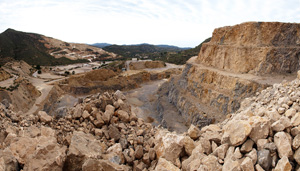 Grupo Mineralógico de Alicante.Cantera de Áridos Holcin. Busot. Alicante