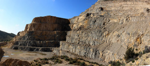 Grupo Mineralógico de Alicante. Explotación deáridos de Holcin. Busot. Alicante