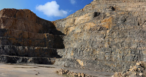 Grupo Mineralógico de Alicante. Explotación deáridos de Holcin. Busot. Alicante