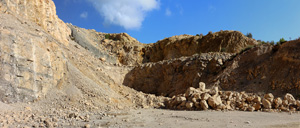 Grupo Mineralógico de Alicante. Explotación deáridos de Holcin. Busot. Alicante