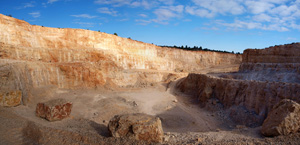 Grupo Mineralógico de Alicante. Gravera del Barraquero, Hoya Redonda, Enguera, Comarca Canal de Navarrés, Valencia 