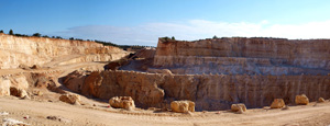 Grupo Mineralógico de Alicante. Gravera del Barraquero, Hoya Redonda, Enguera, Comarca Canal de Navarrés, Valencia 