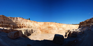 Grupo Mineralógico de Alicante. Gravera del Barraquero, Hoya Redonda, Enguera, Comarca Canal de Navarrés, Valencia 