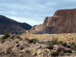 Grupo Mineralógico de Alicante. Cantera de Áridos de Holcin, Busot. Alicante