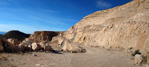 Grupo Mineralógico de Alicante. Cantera de Áridos de Holcin. Busot. Alicante