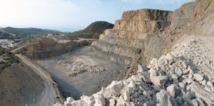 Grupo Mineralógico de Alicante. Cantera de ofitas de los Serranos. Albatera. Alicant