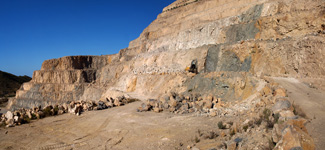 Grupo Mineralógico de Alicante. Cantera de ofitas de los Serranos. Albatera. Alicant