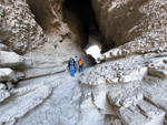 Grupo Mineralógico de Alicante.  Afloramiento de marcasitas, Rambla en finca La Canyaeta Blanca, Agost, Alicante 