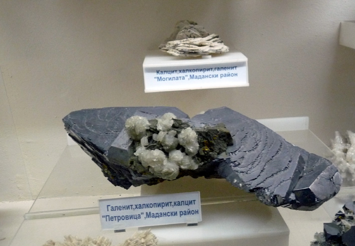 Grupo Mineralógico de Alicante. Museo de Ciencias de Burgas y Plovdiv. Bulgaria