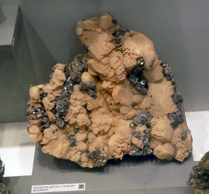 Grupo Mineralógico de Alicante. Museo de Ciencias de Burgas y Plovdiv. Bulgaria