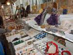 Grupo Mineralógico de Alicatnte. II Feria de Minerales de Elche. Stand de Fossils World