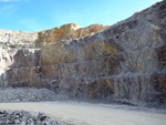 Grupo Mineralógico de Alicante.  Ópalo con Dendritas. Cantera de Ofitas de los Serranos y sierra de Albatera  Alicante  
