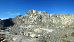 Grupo Mineralógico de Alicante. Cantera de Ofitas de los Serranos y sierra de Albatera  Alicante  