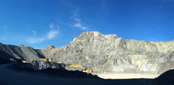 Grupo Mineralógico de Alicante. Cantera de Ofitas de los Serranos y sierra de Albatera  Alicante  