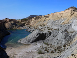 Grupo Mineralógico de Alicante. Explotación de Arcilla en Agost. Alicante   