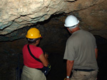 Grupo Mineralógico de Alicante.  Ópalo con Dendritas.Mina Amorosa. Villahermosa del Rio. Castellón 