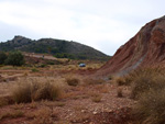Grupo Mineralógico de Alicante.  Afloramiento de Aragonito. Loma Badá. Petrer. Alicante 